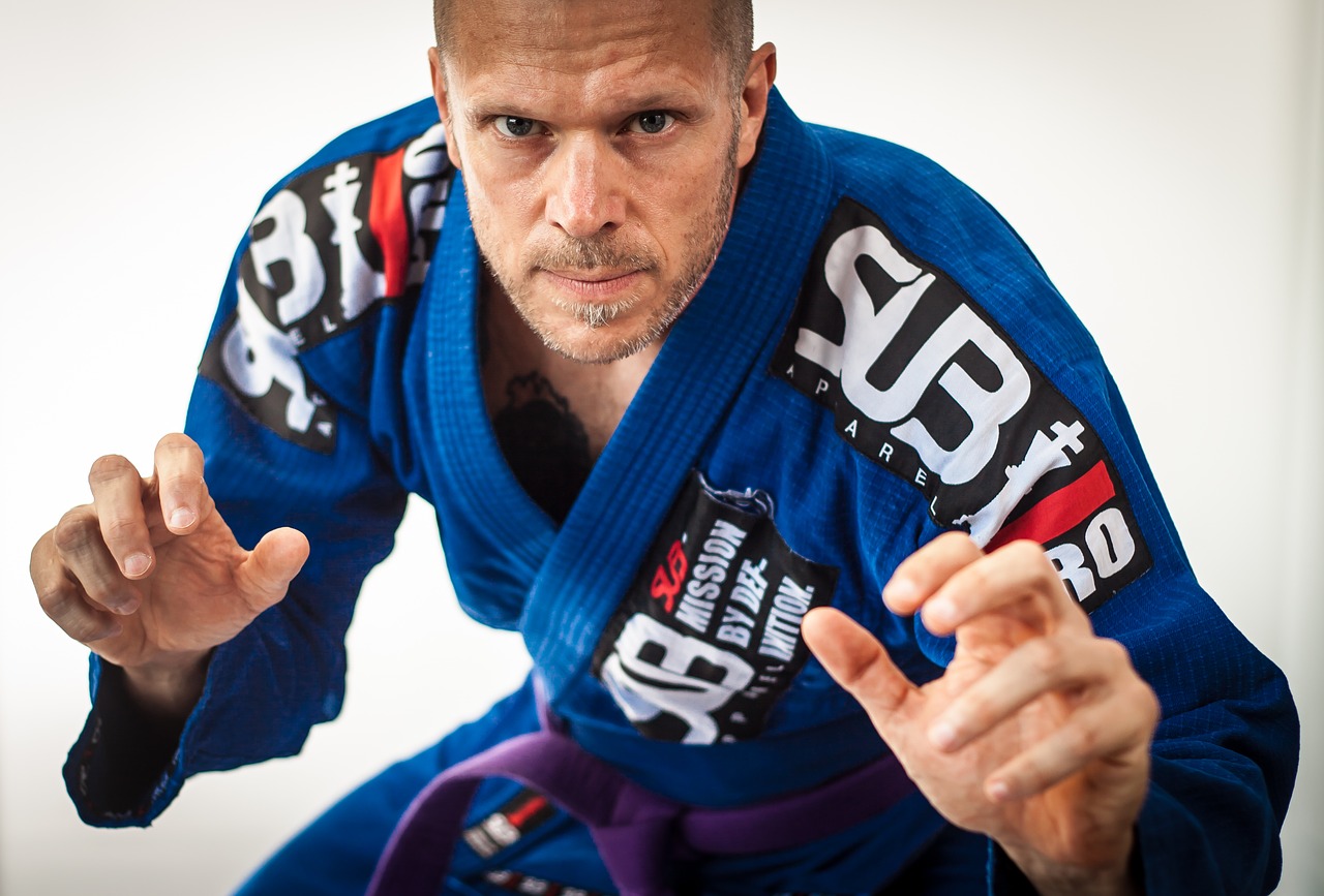 Jujutsu – Weaponless Fighting Against An Equipped Opponent | Manila Health Tips