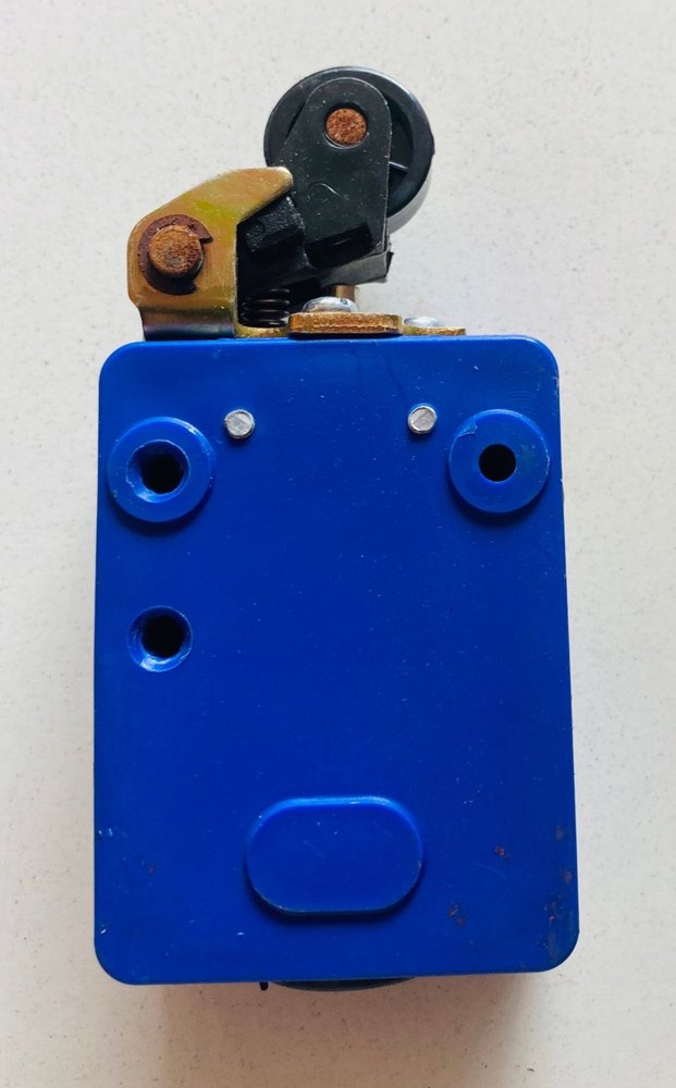 SPDT NC OSG Elevator Limit Switch At ₹ 200/piece In Bhopal | ID: 26419261048