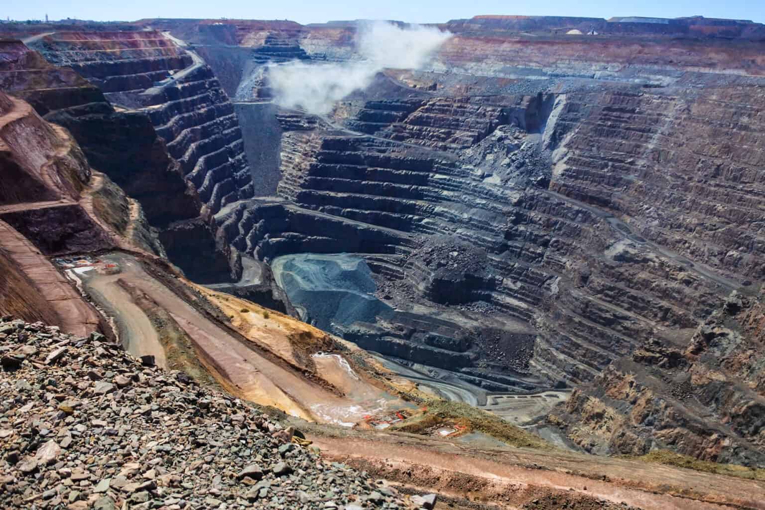 The World&#39;s 6 Deepest Pits (The Biggest Is In Utah!) - A-Z Animals