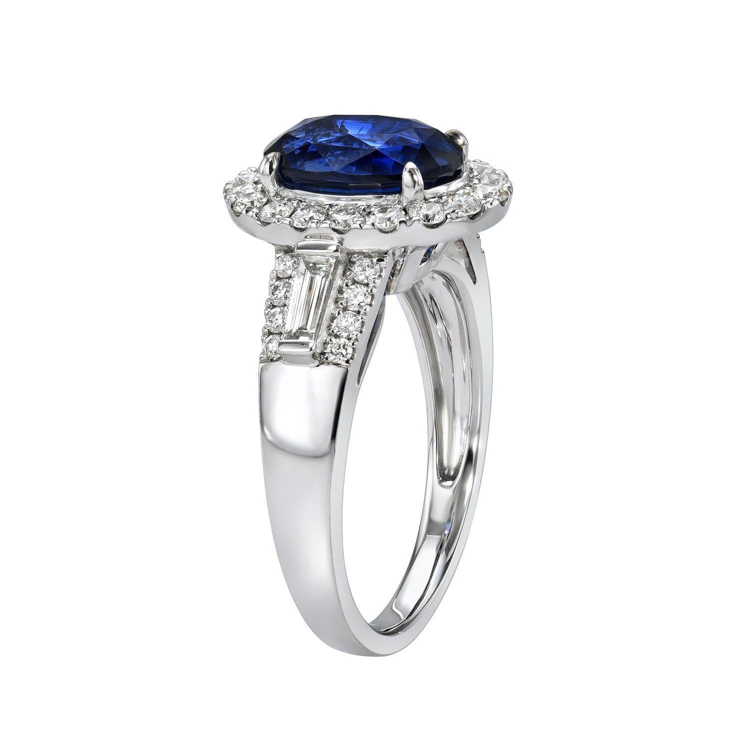 Blue Sapphire Ring Oval 3.05 Carat Royal Blue White Gold For Sale at 1stDibs