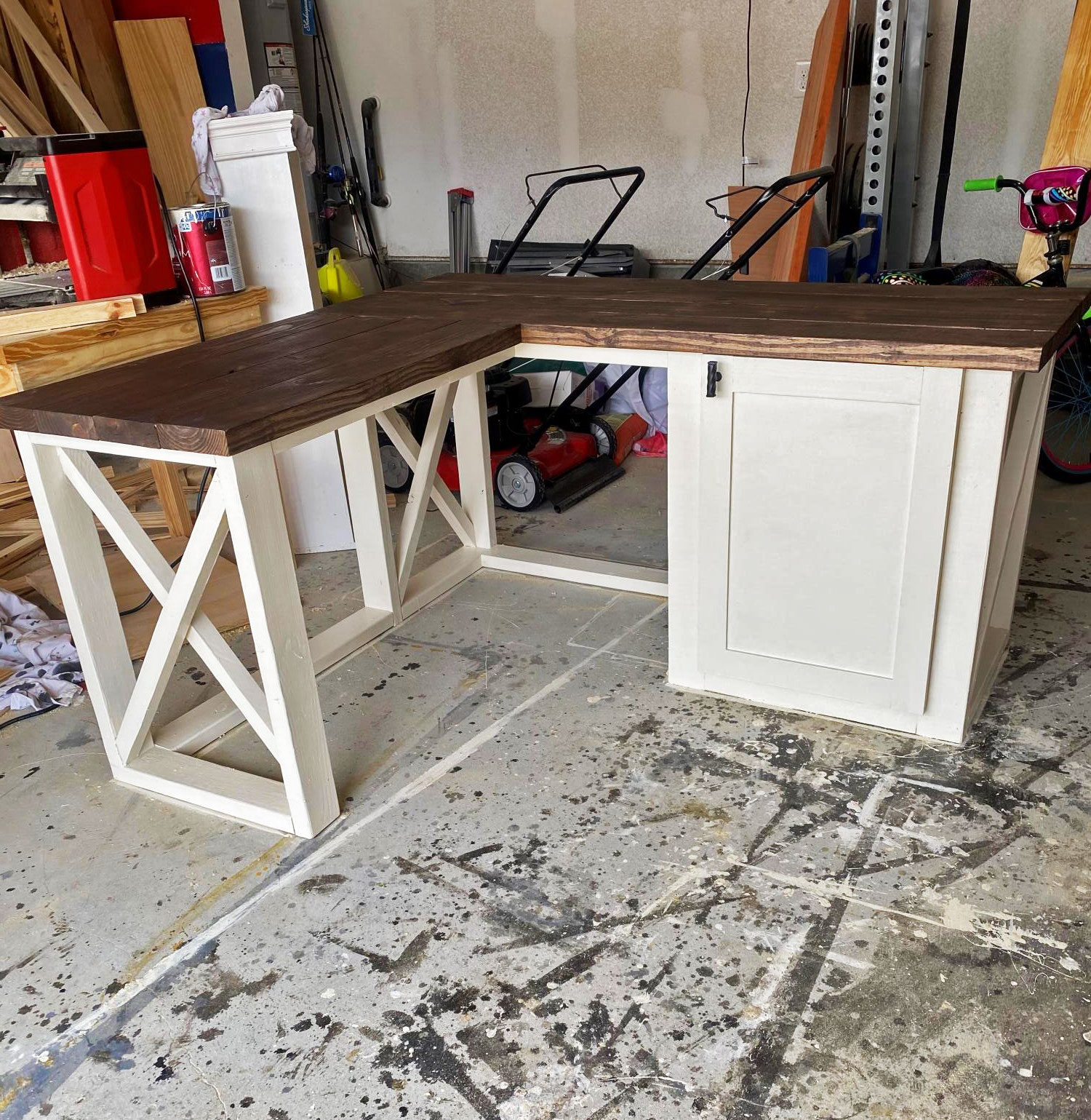 Farmhouse L Desk | Ana White