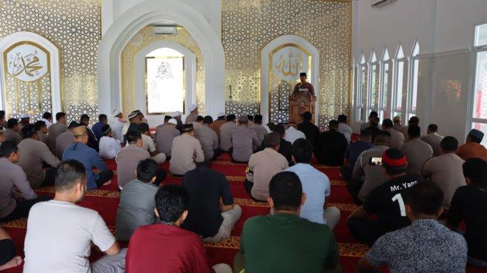 Niat Dan Tata Cara Sholat Jumat, Bahasa Arab, Indonesia Hingga Amalannya - Bangkapos.com