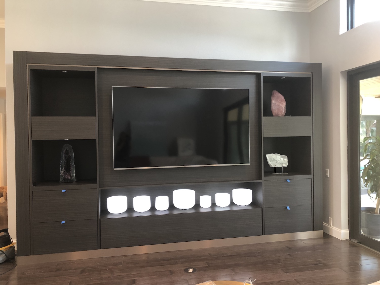 Built-In Shelving for the Living Room | The Cabinet Chic Tampa