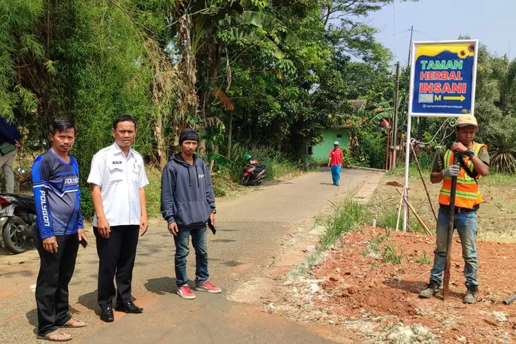 Pemkot Depok Pasang 37 PJU Di Duren Seribu - Radar Depok