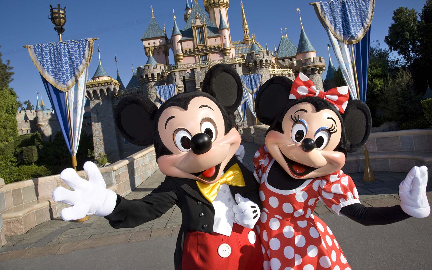 Mickey And Minnie Mouse Have Started Talking To Guests At Disneyland