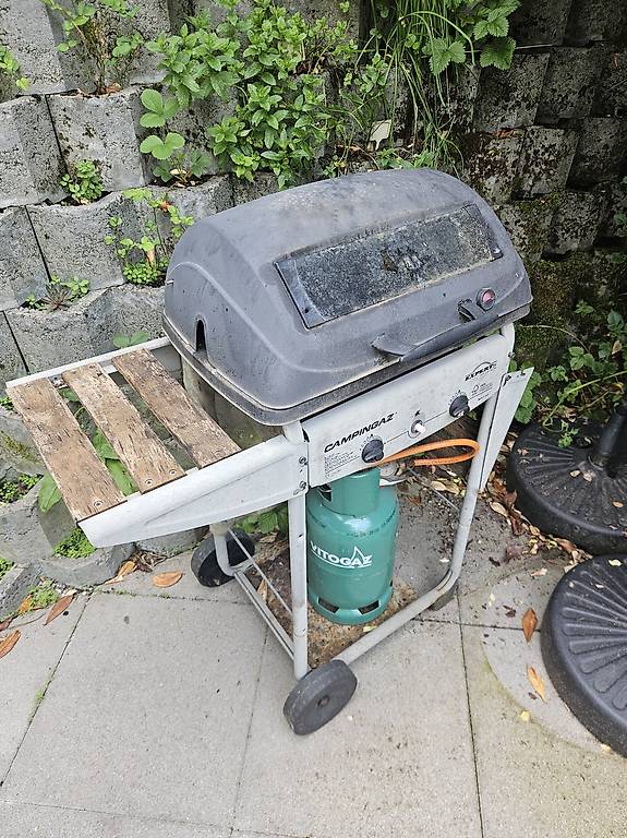 À DONNER Barbecue ! Avec Blocs Céramiques! Canton Genève - Anibis.ch