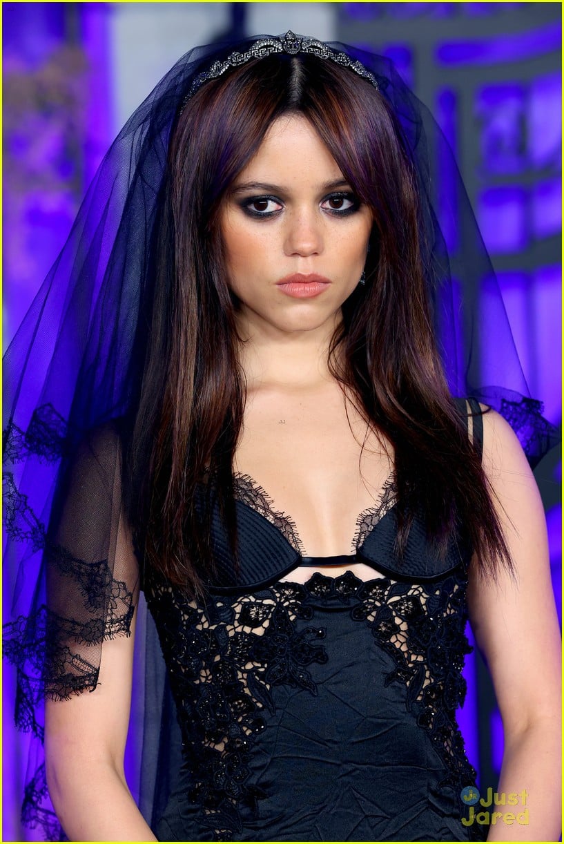 Jenna Ortega & Her Addams Family Reunite At &#39;Wednesday&#39; Premiere (Photos)| Photo 1362320...