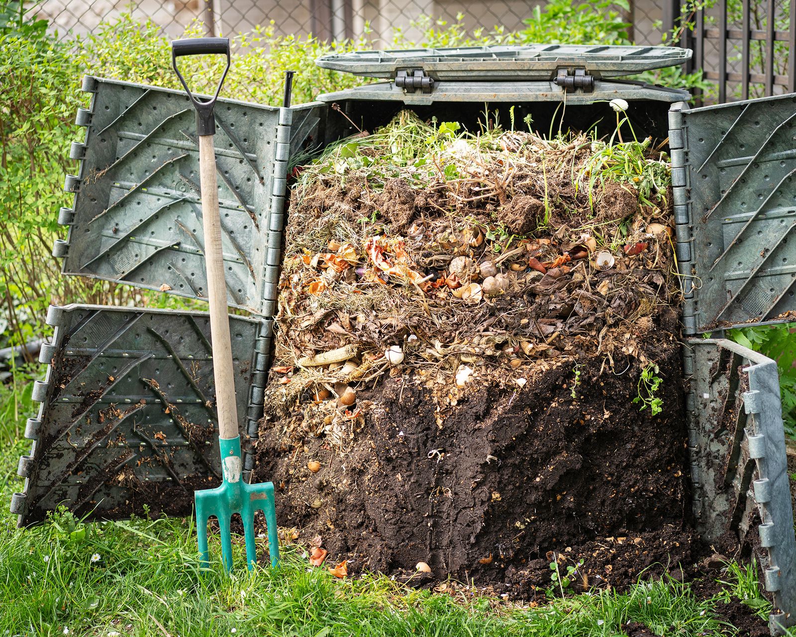 How To Compost At Home: The Ultimate Step-By-Step Guide| Gardening Know How