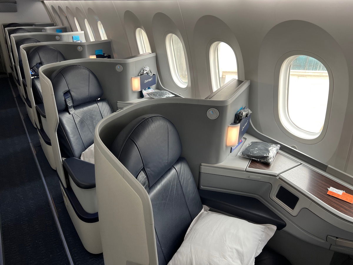 EgyptAir&#39;s Disappointing Boeing 787 Business Class - One Mile at a Time