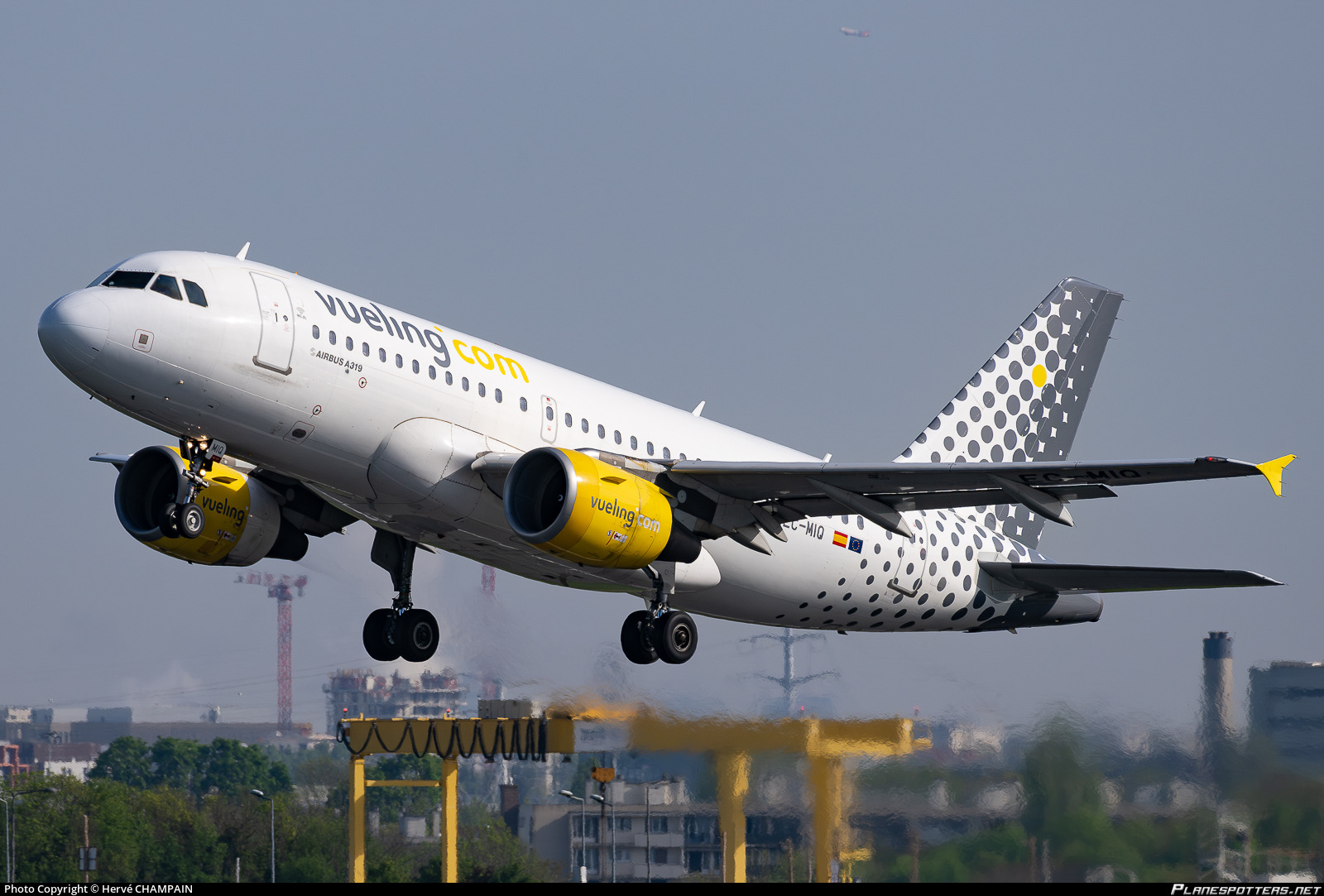 EC-MIQ Vueling Airbus A319-112 Photo By Hervé CHAMPAIN | ID 1589393 | Planespotters.net