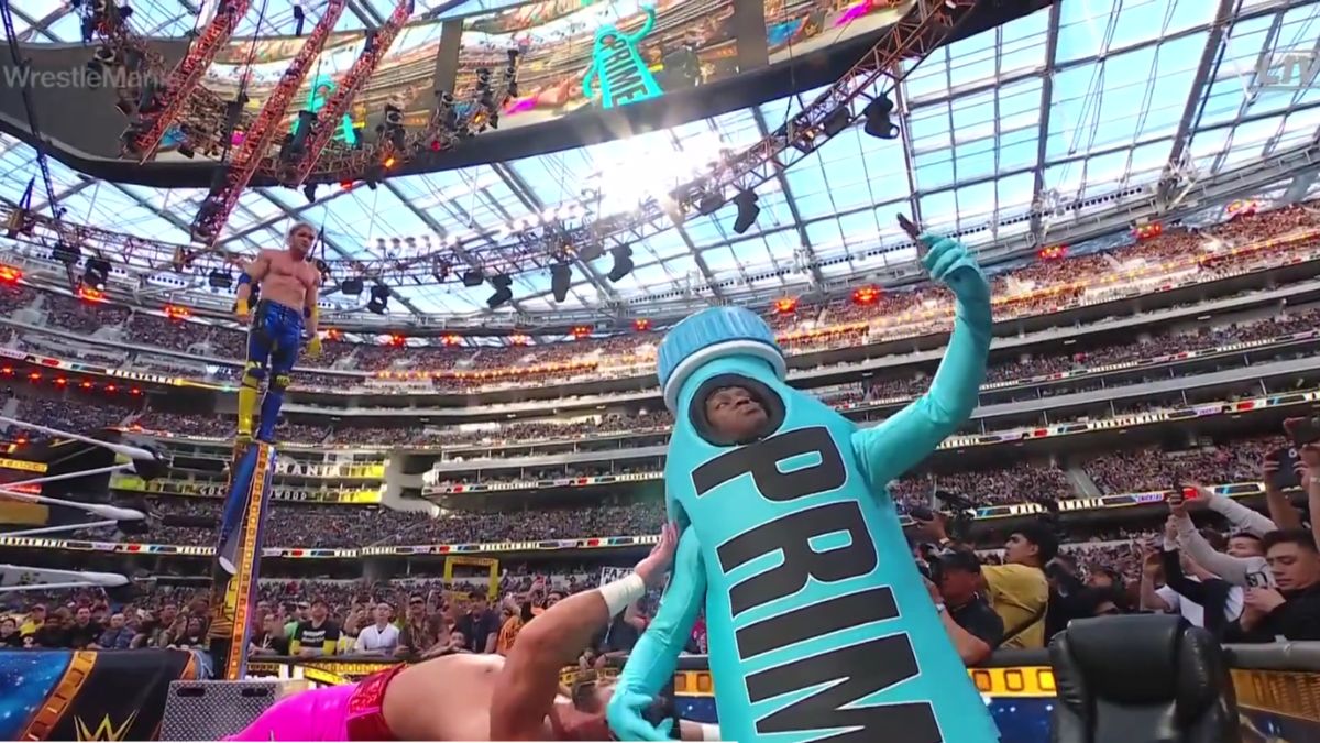 KSI Appears At WrestleMania 39 During Logan Paul Vs. Seth Rollins - WrestleTalk