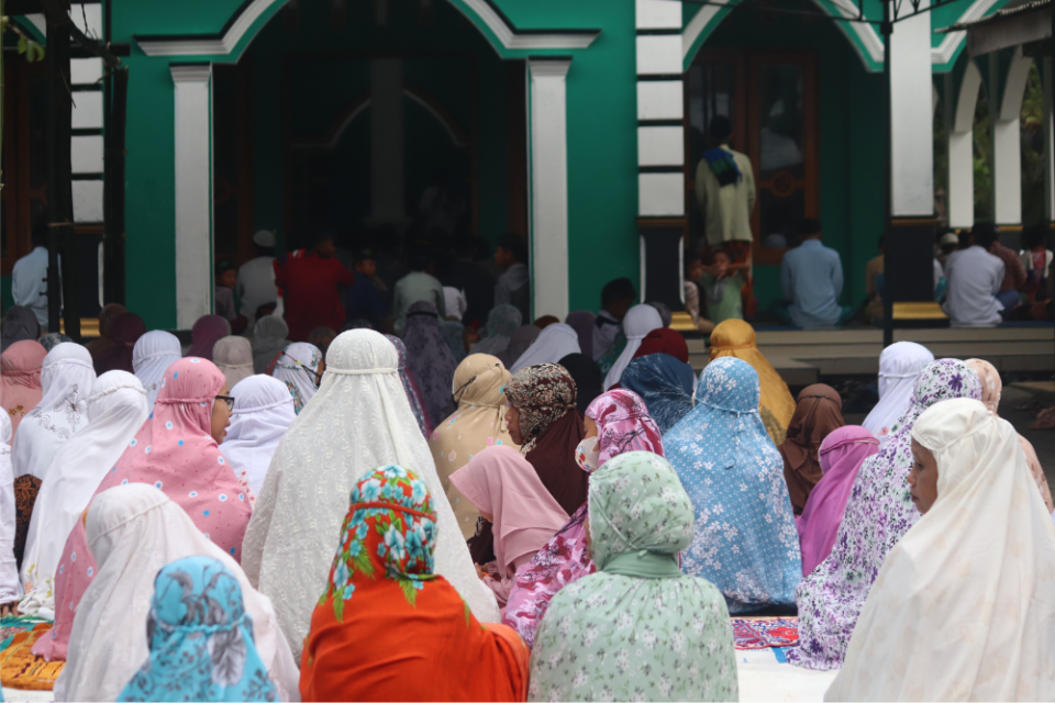 Tata Cara Sholat Ied Lebaran, Niat, Syarat Dan Bacaan Sholatnya - Religi Katadata.co.id