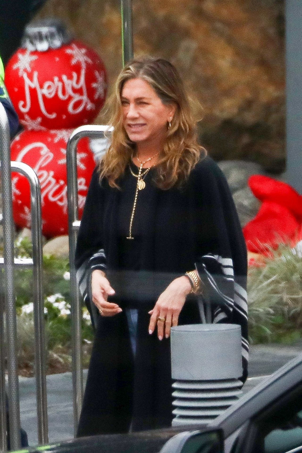 Jennifer Aniston - Returns In Los Angeles 01/02/2023 • CelebMafia