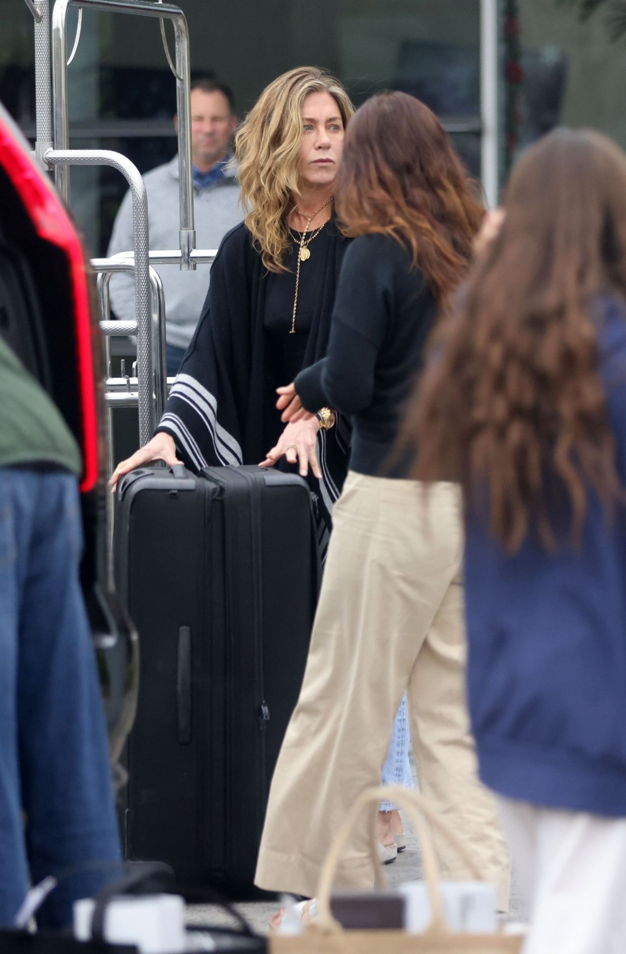 Jennifer Aniston - Returns In Los Angeles 01/02/2023 • CelebMafia