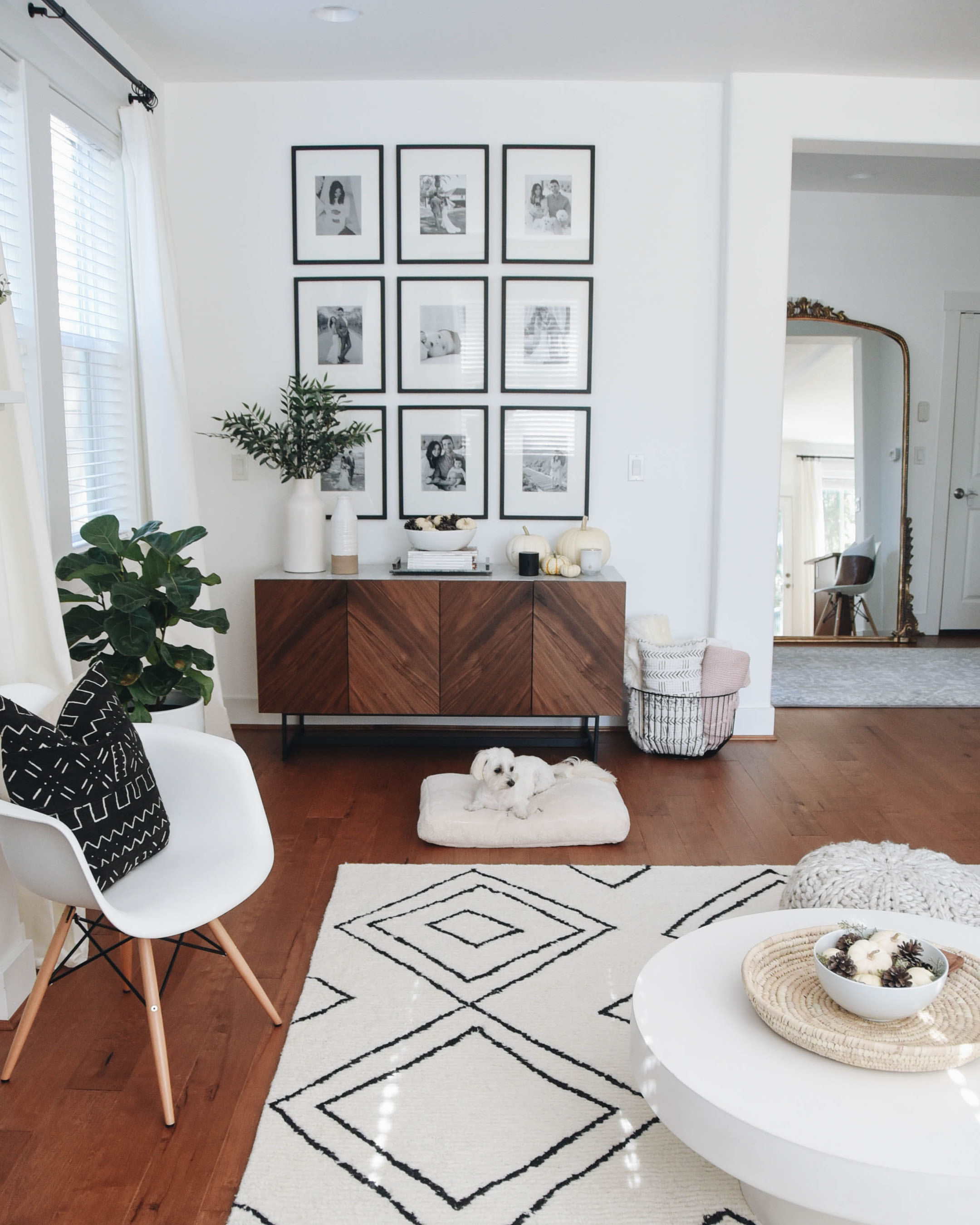10 Gallery Wall Ideas For A Stylish Living Room