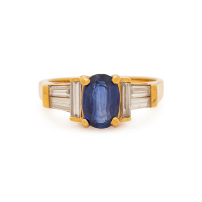 SAPPHIRE AND DIAMOND RING Lot 253