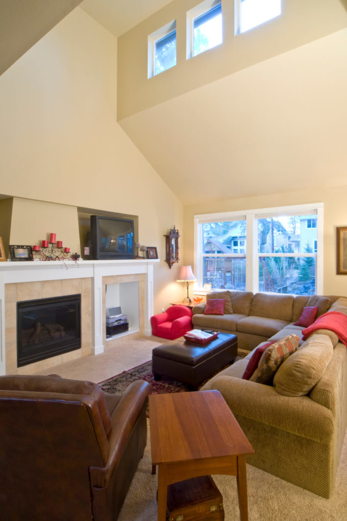 30 Naturally Lit Living Rooms with Skylights (PICTURES)