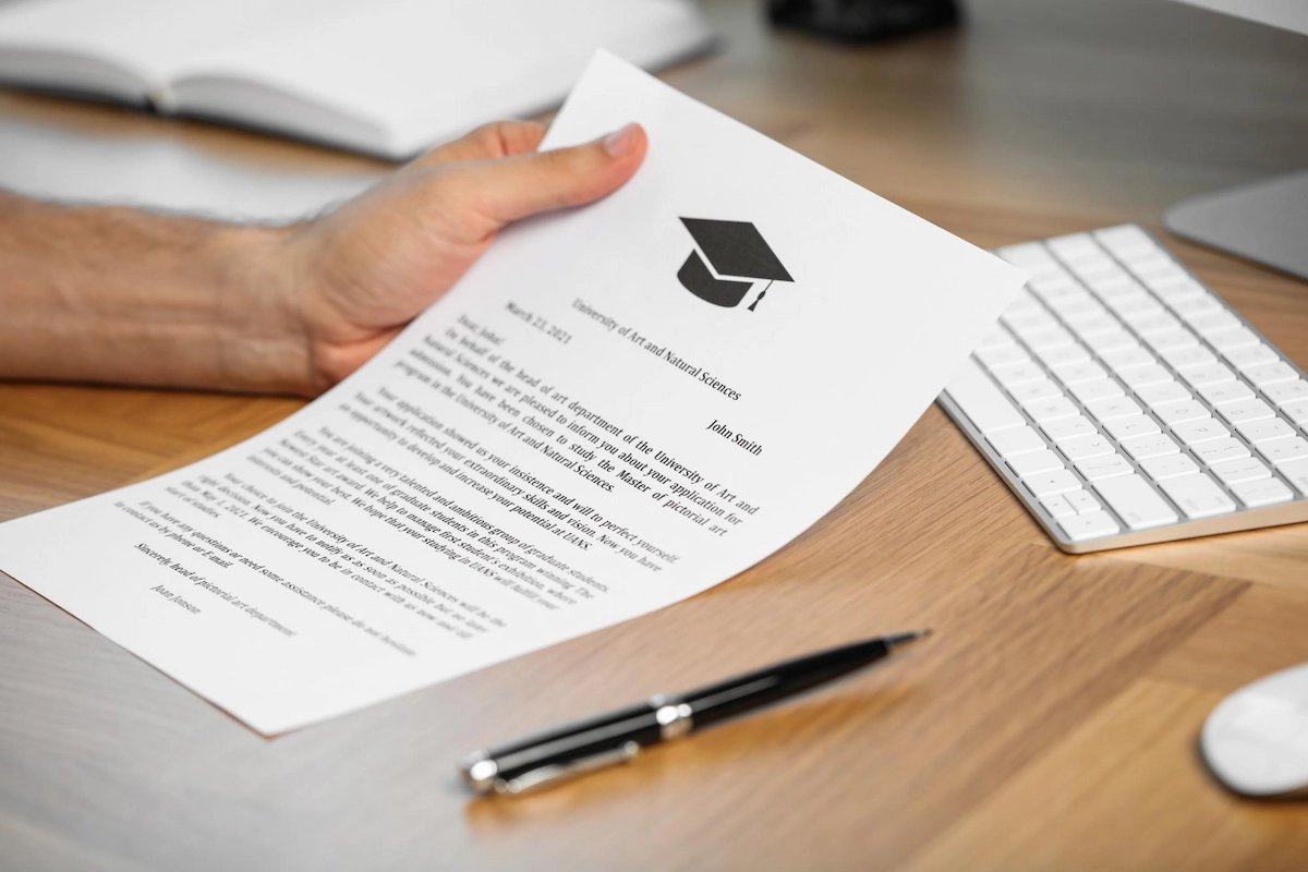 5 Contoh Surat Lamaran Kerja Fresh Graduate, Siap Dilirik HRD!