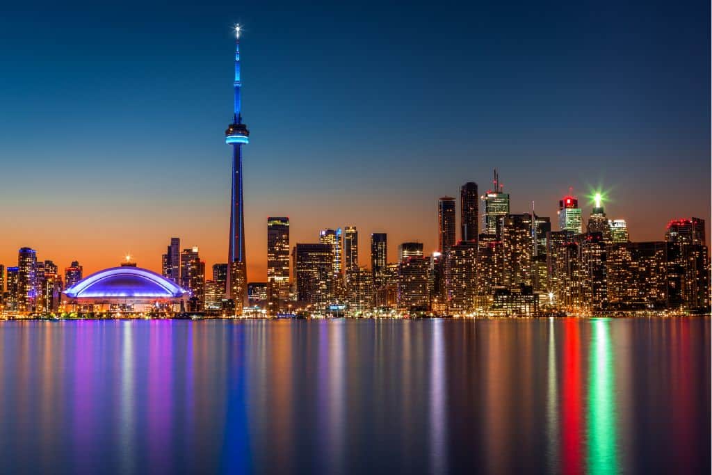 27 Fun Things To Do In Toronto At Night In 2024 - Everywhere Ontario