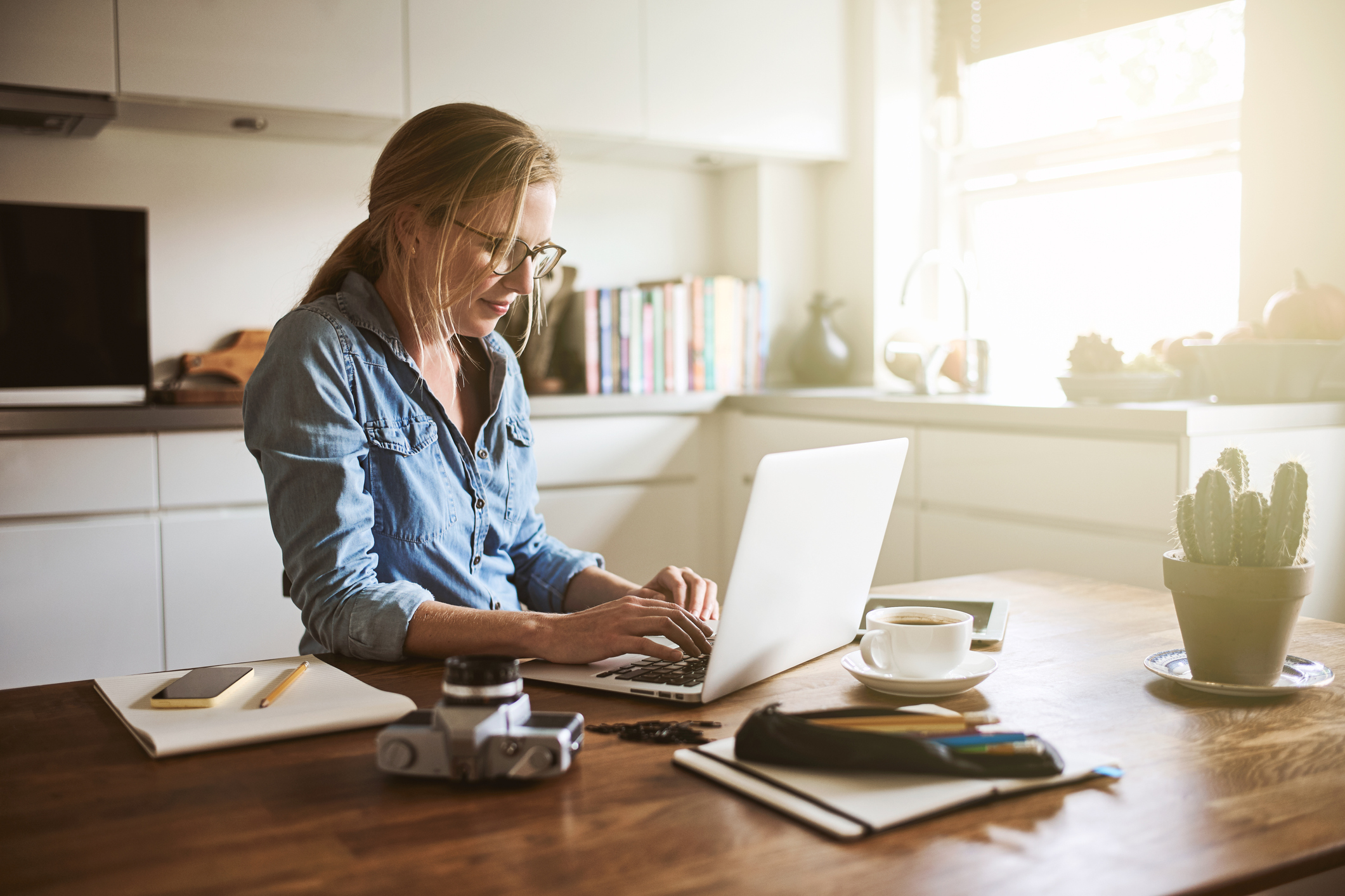 Work From Home (WFH) Konsep Melakukan Pekerjaan Di Rumah