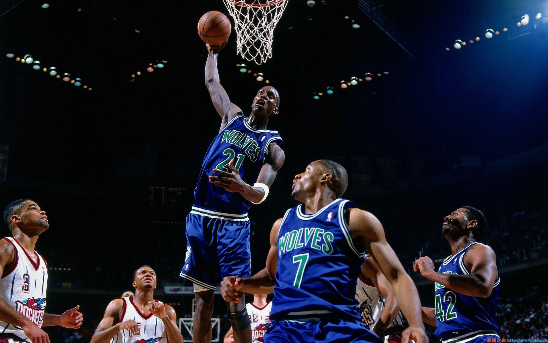 Kevin Garnett Dunking The Ball