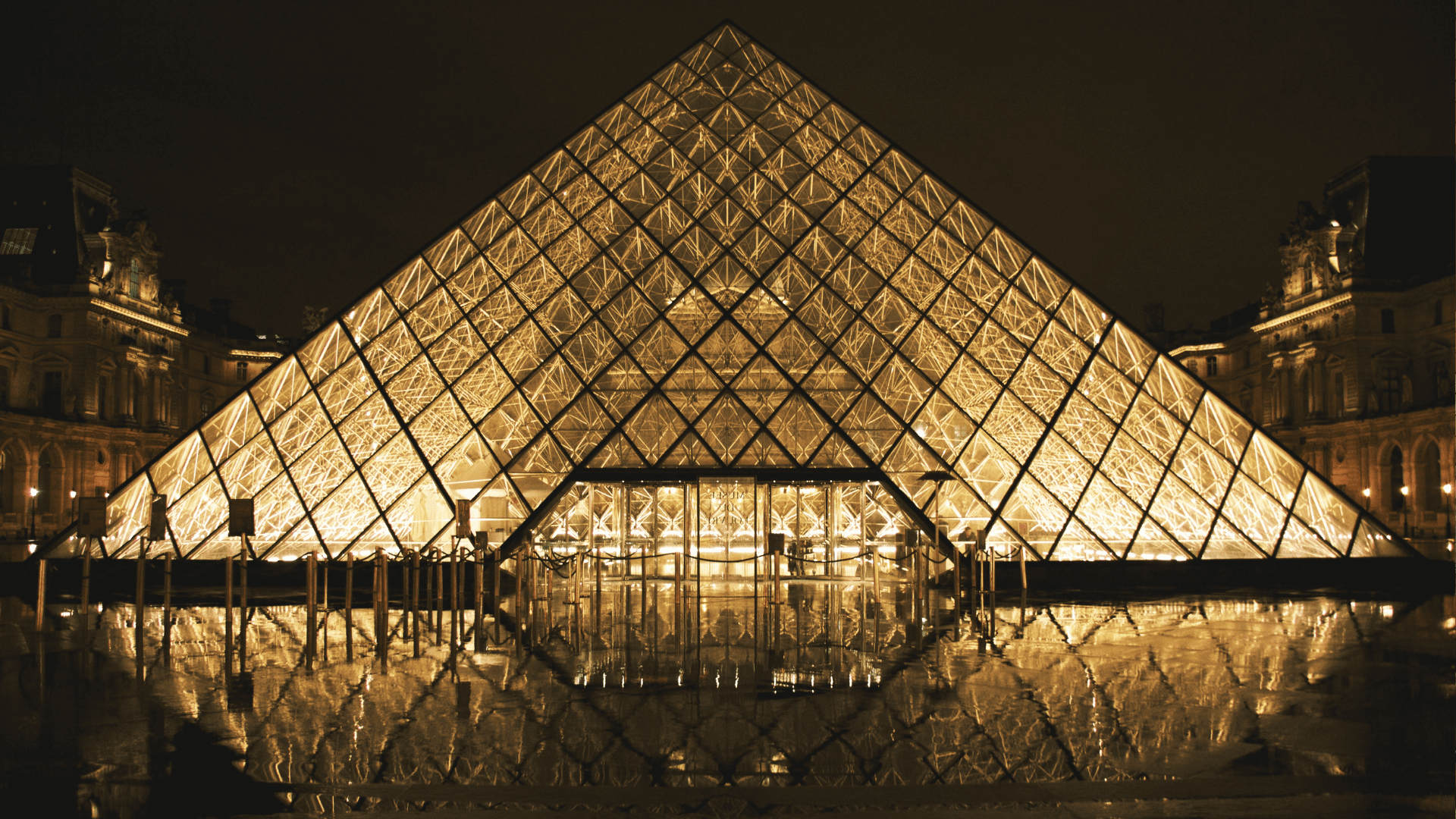 The Louvre Travel Guide