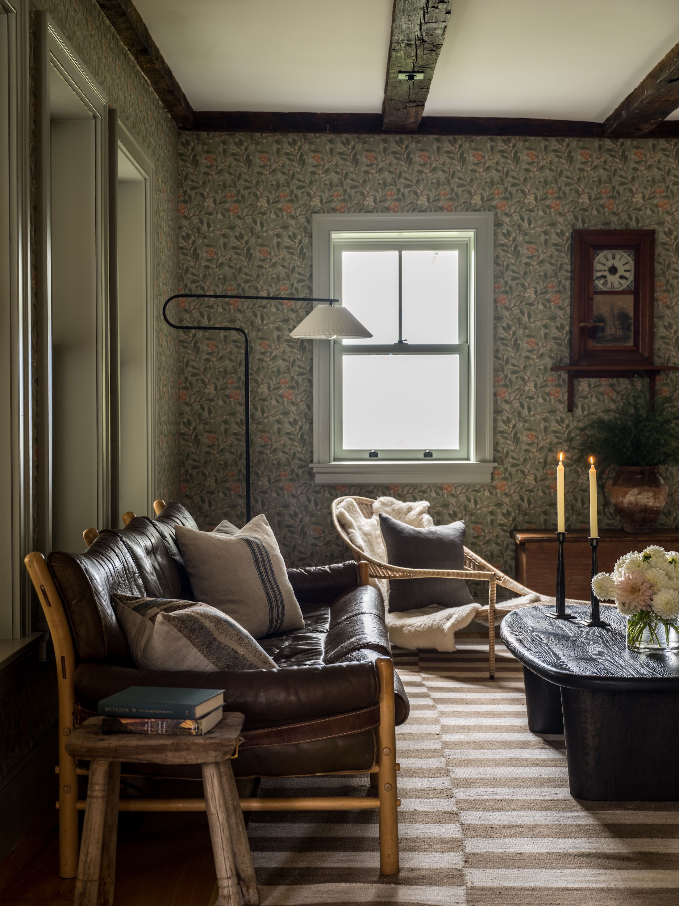 Cuddle Up in Style: Create Your Own Cozy Moody Living Room! - Click Here to Find Out How.
