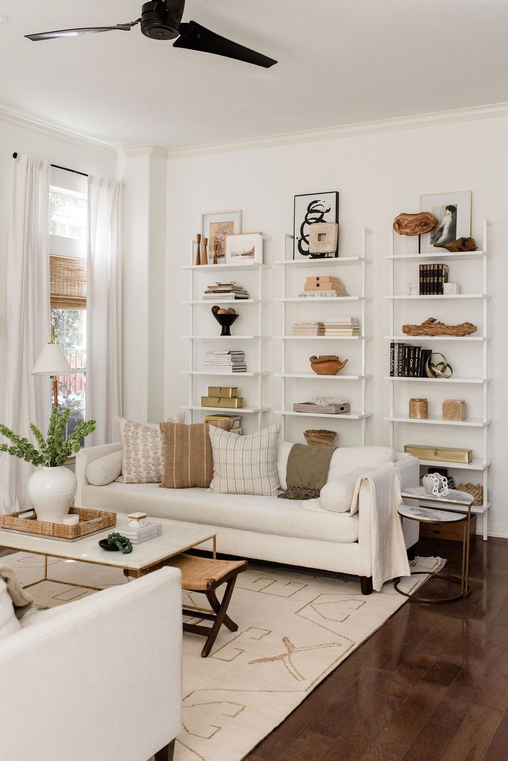 Create a Glamorous Haven: Black and White Living Room with Gold Accents You&#39;ll Love!