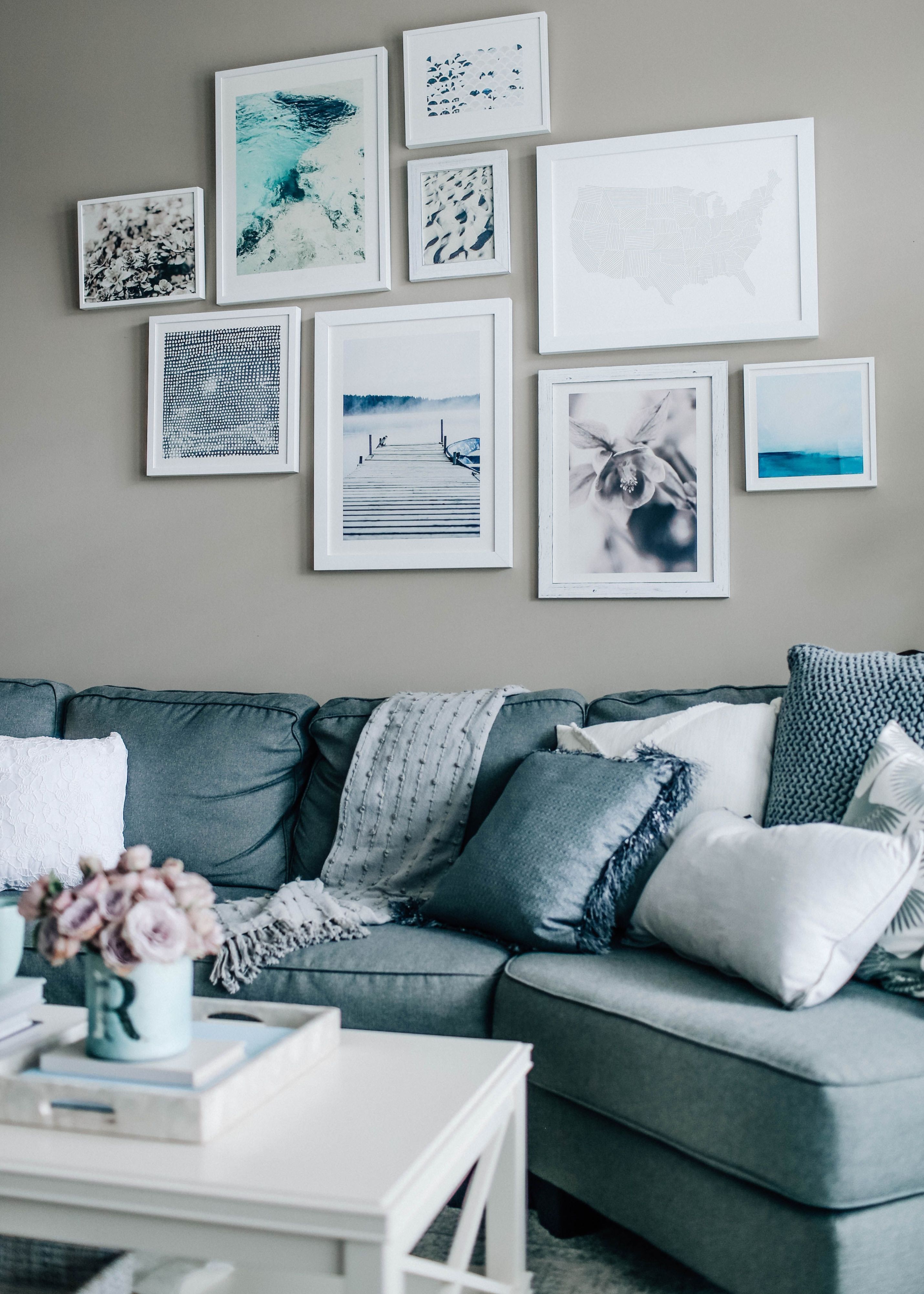 Beautiful Living Room Wall Gallery Decorating Ideas 30 - HMDCRTN