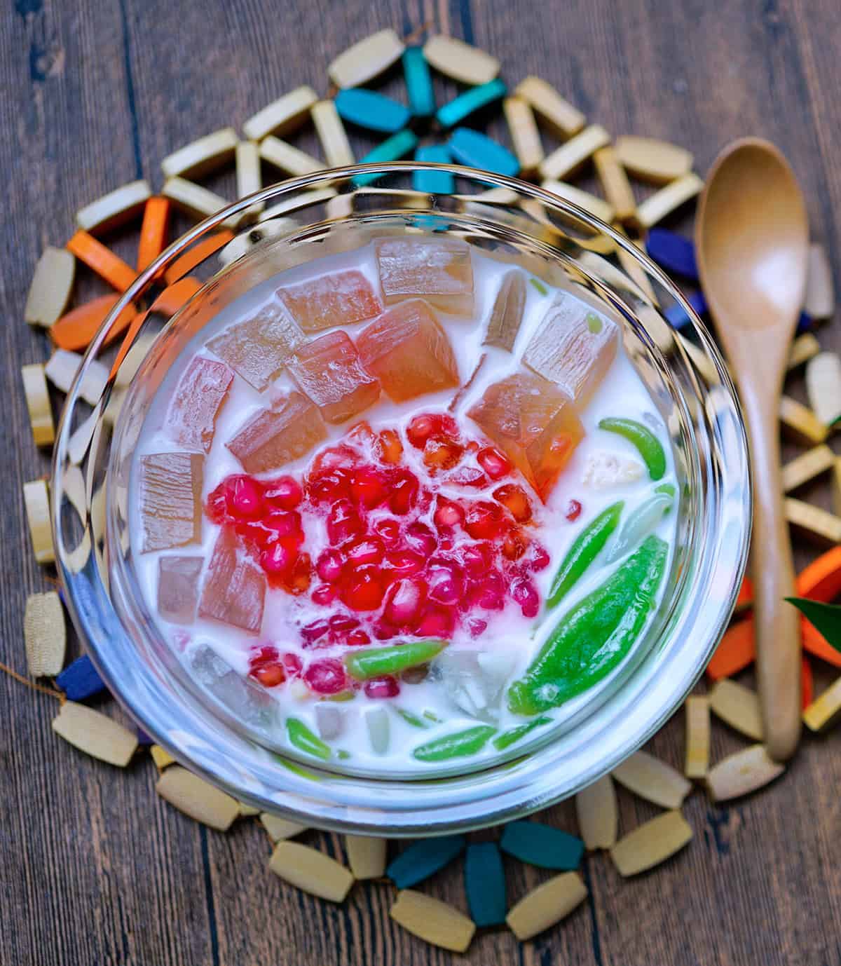 Chè Sương Sa Hạt Lựu (Rainbow Dessert With Water Chestnut Jelly) - HowdyKitchen