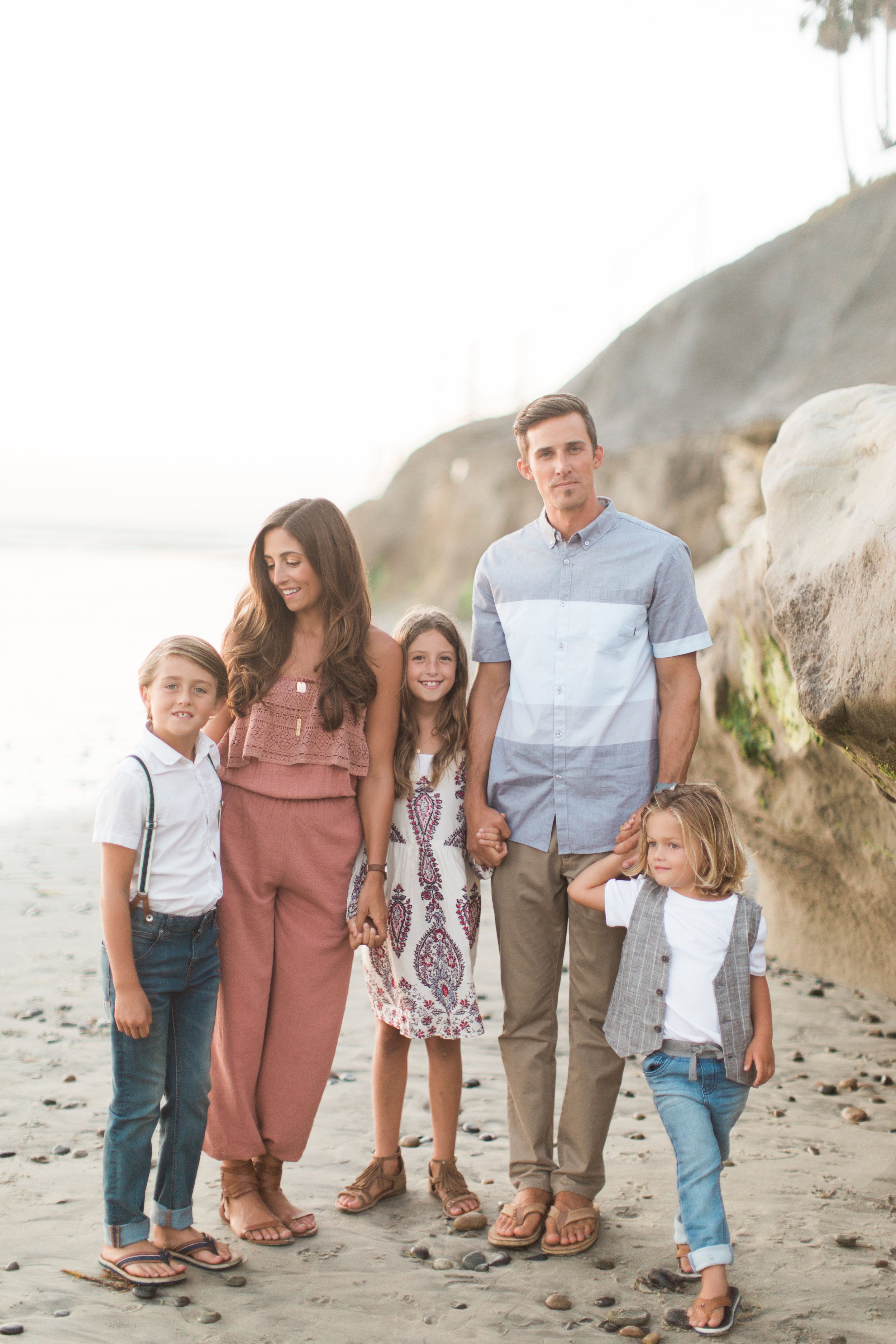 Family Outfit Idea, San Diego Beach Photographer | Family Beach Pictures Outfits, Beach Picture ...