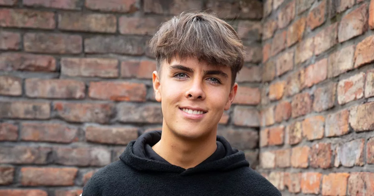 ITV&#39;s Coronation Street Mason Radcliffe Actor&#39;s Life Away From Screens Including Famous Dad - OK...