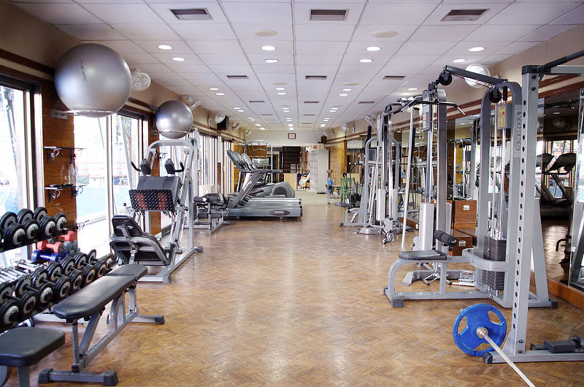Difference Between Fitness Centers, Gyms, and Health Clubs - CalorieBee