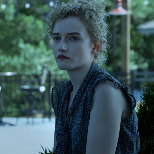 500x500 Resolution HD Julia Garner Ozark 500x500 Resolution Wallpaper - Wallpapers Den