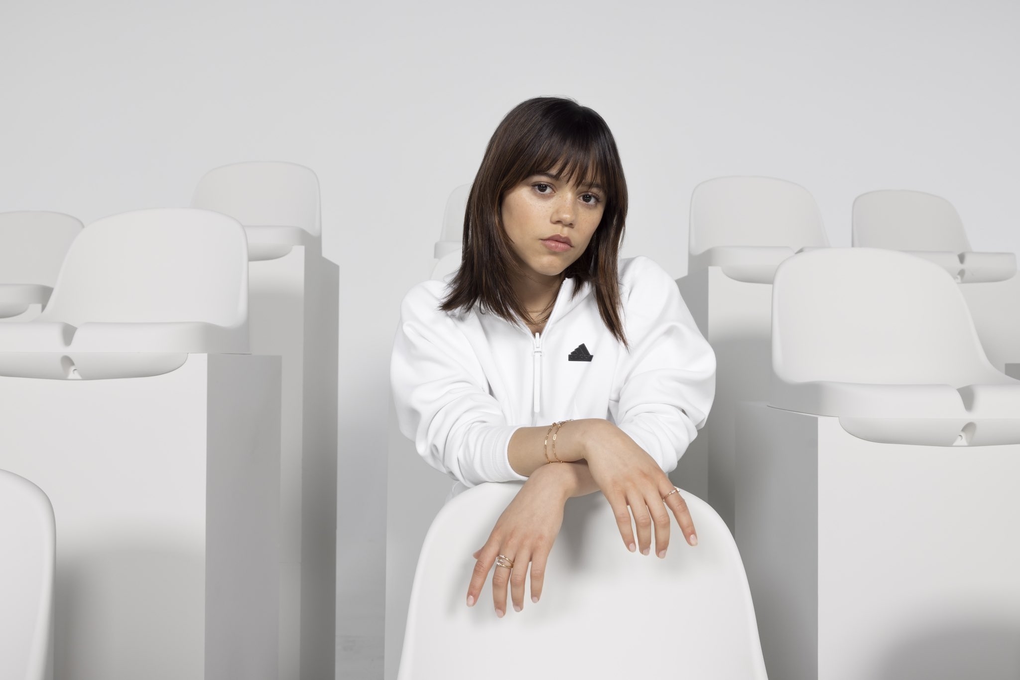 1920x1080xe6e7&quot; Resolution Jenna Ortega In White 1080P Laptop Full HD Wallpaper - Wallpapers Den