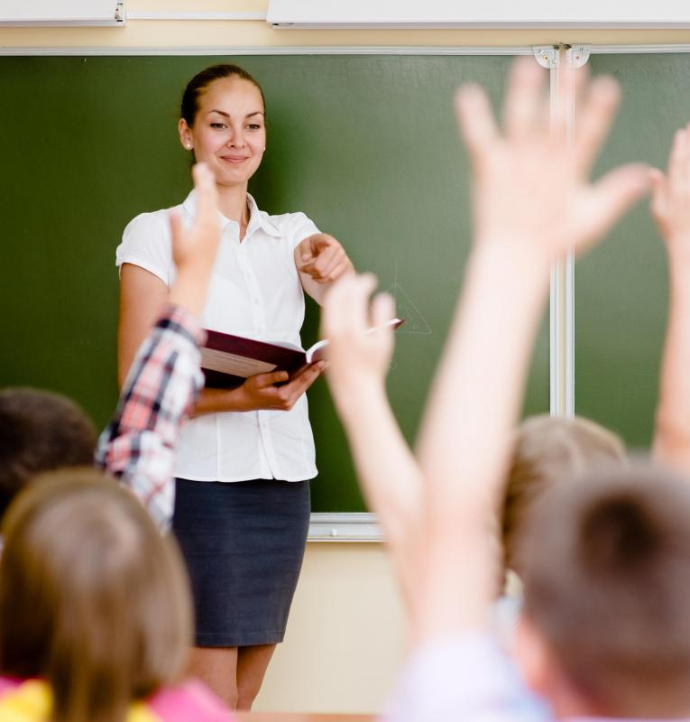 What does an English Teacher do? (with pictures)