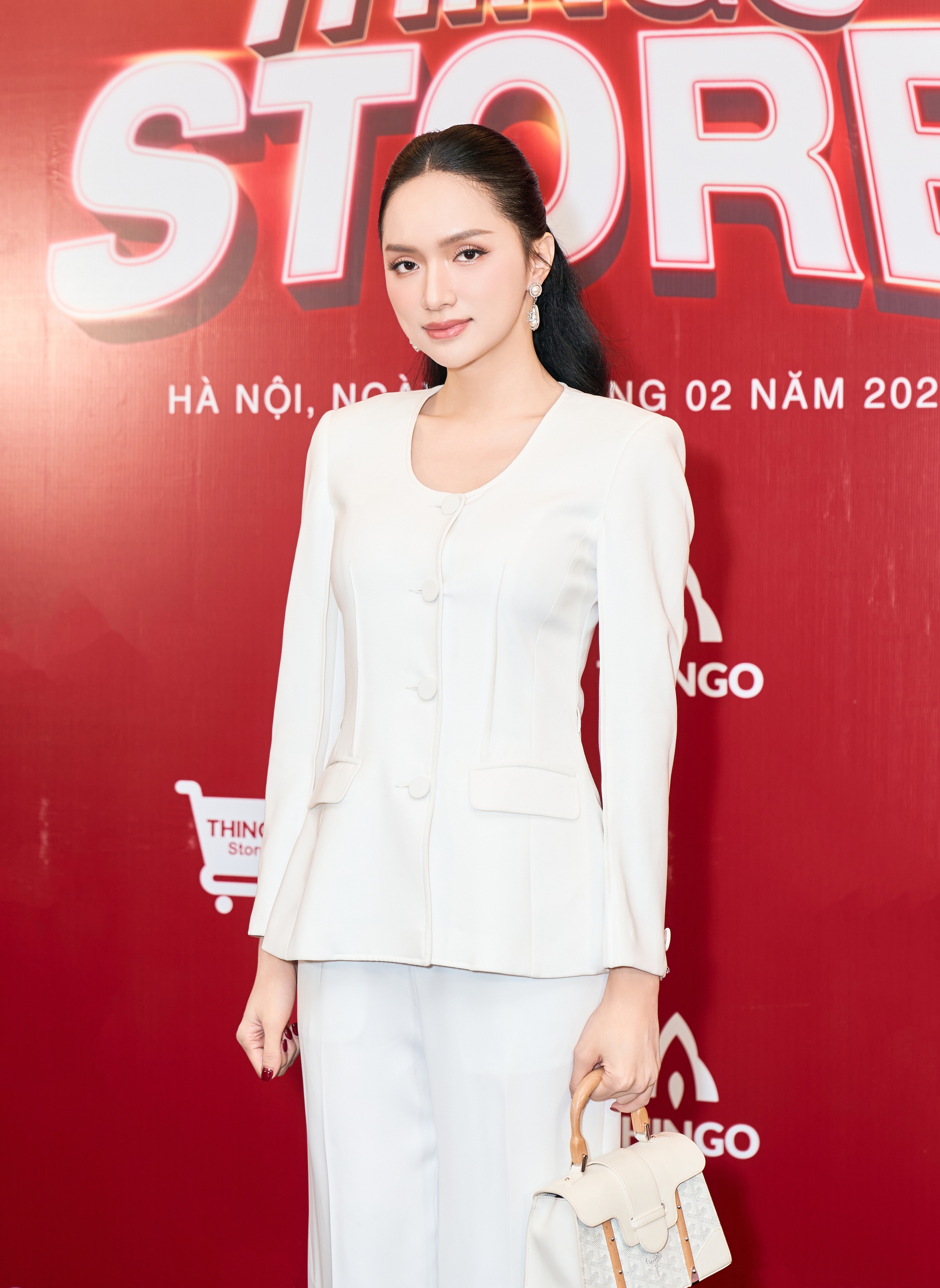 Hương Giang &#39;đọ Sắc&#39; Nhã Phương Trong Ngày Nhận Chức Phó Chủ Tịch