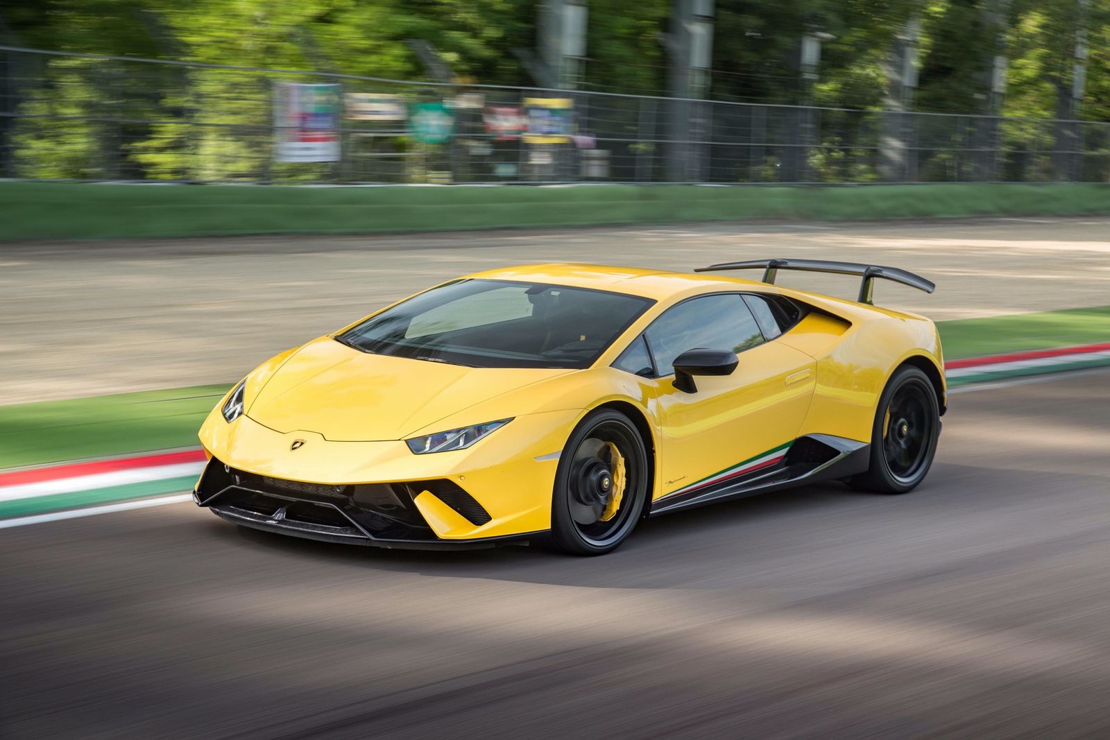 Production Record For Automobili Lamborghini | DriveMag Cars