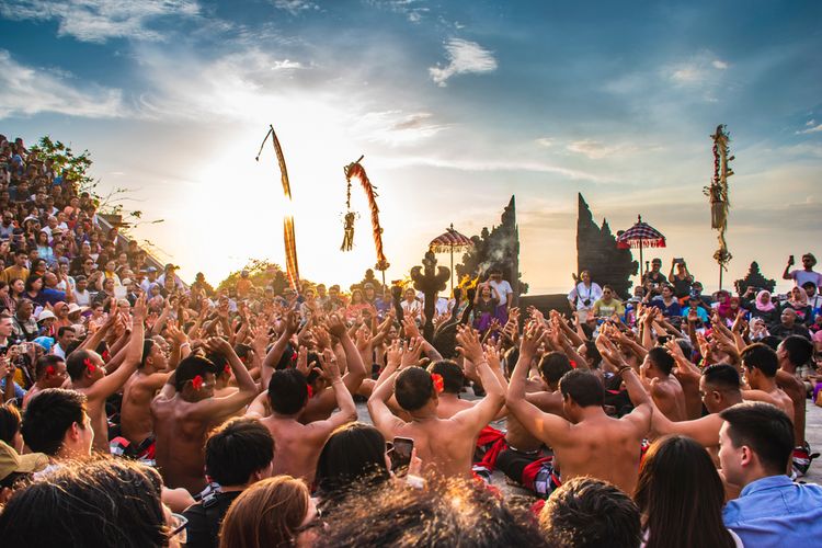 Pengertian Seni Tari Kecak Dari Bali Serta Sejarah, Karakteristik, Makna, Fungsi, Dan Gerakan...