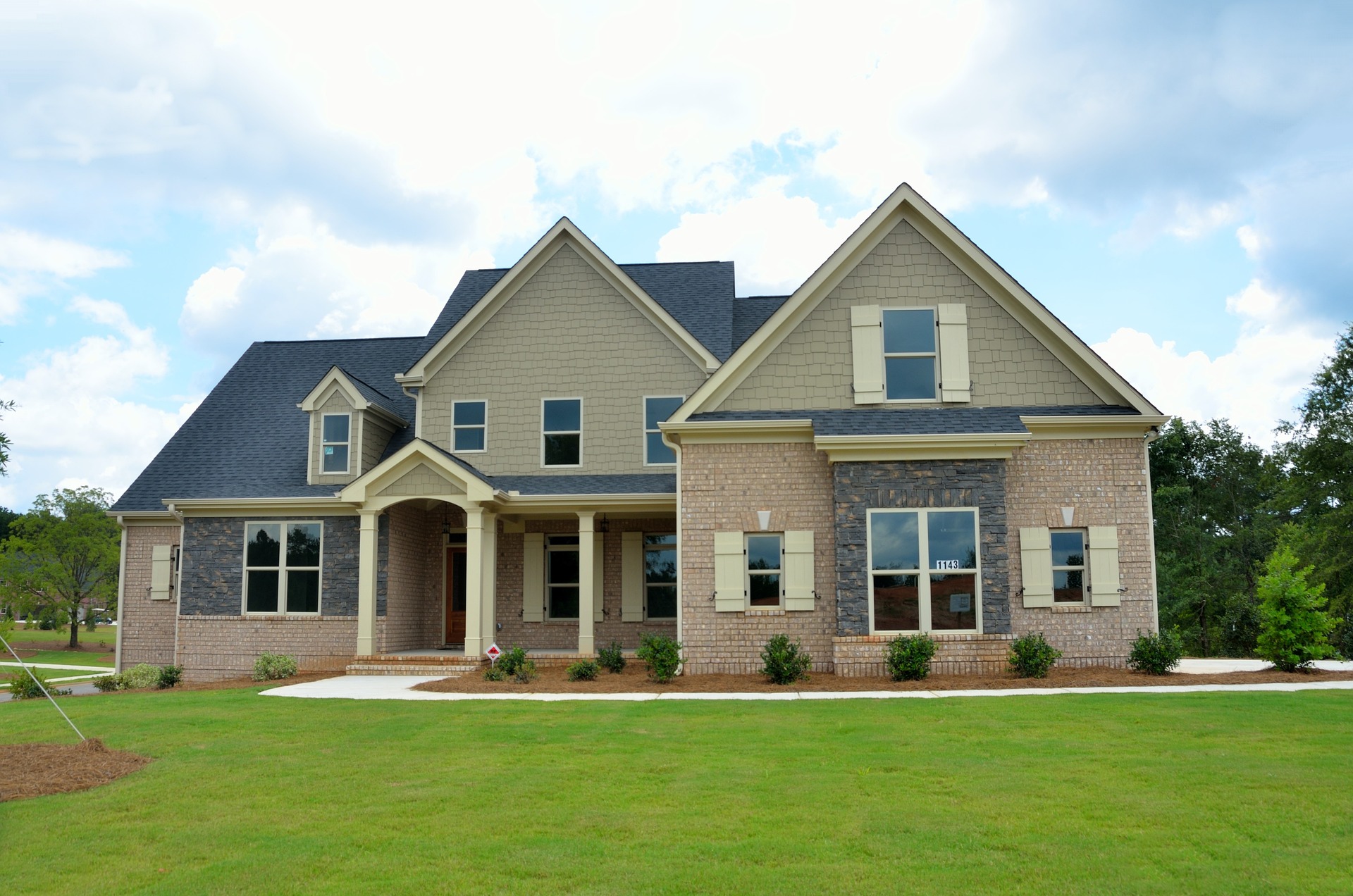Everything You Need to Know About Choosing the Right Home - Lives On