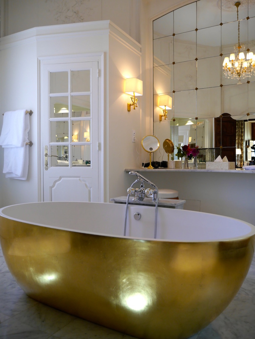 10 Outrageously Gorgeous Hotel Bathrooms That Will Mesmerize You
