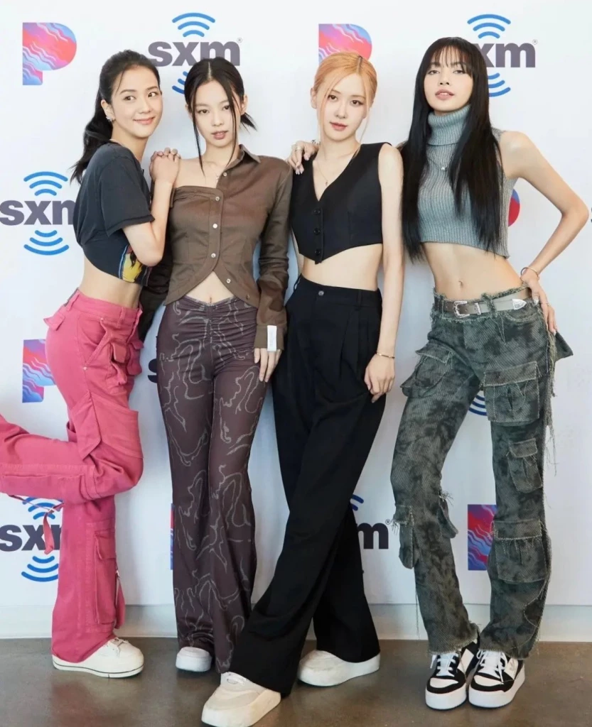 กลิ่นอาย แฟชั่น &quot;Y2K&quot; ย้อนยุค คุณแม่ ปลายปี 90 หวนคืนสู่วงการ