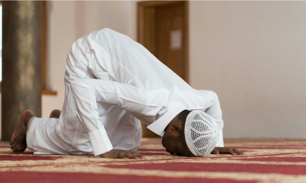 Dosa Meninggalkan Sholat Lebih Besar Daripada Berzinah Dan Pelakunya Dihukumi Kafir | MHNews ...