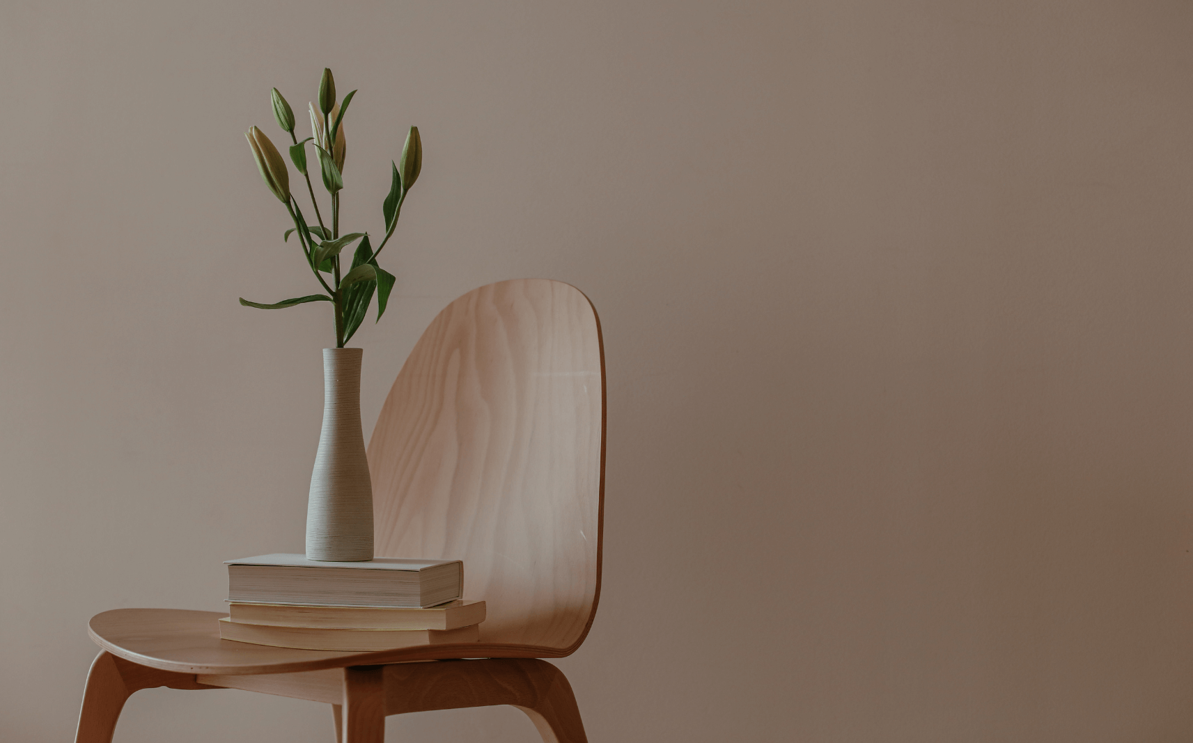 The Basics of Minimalism: a Guide for Beginner Minimalists