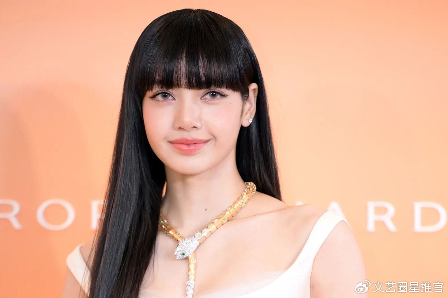 Lisa化浓妆与LV三公子出席活动！Lisa欢呼，男方目不转睛很猥琐|公子|浓妆|猥琐_新浪新闻