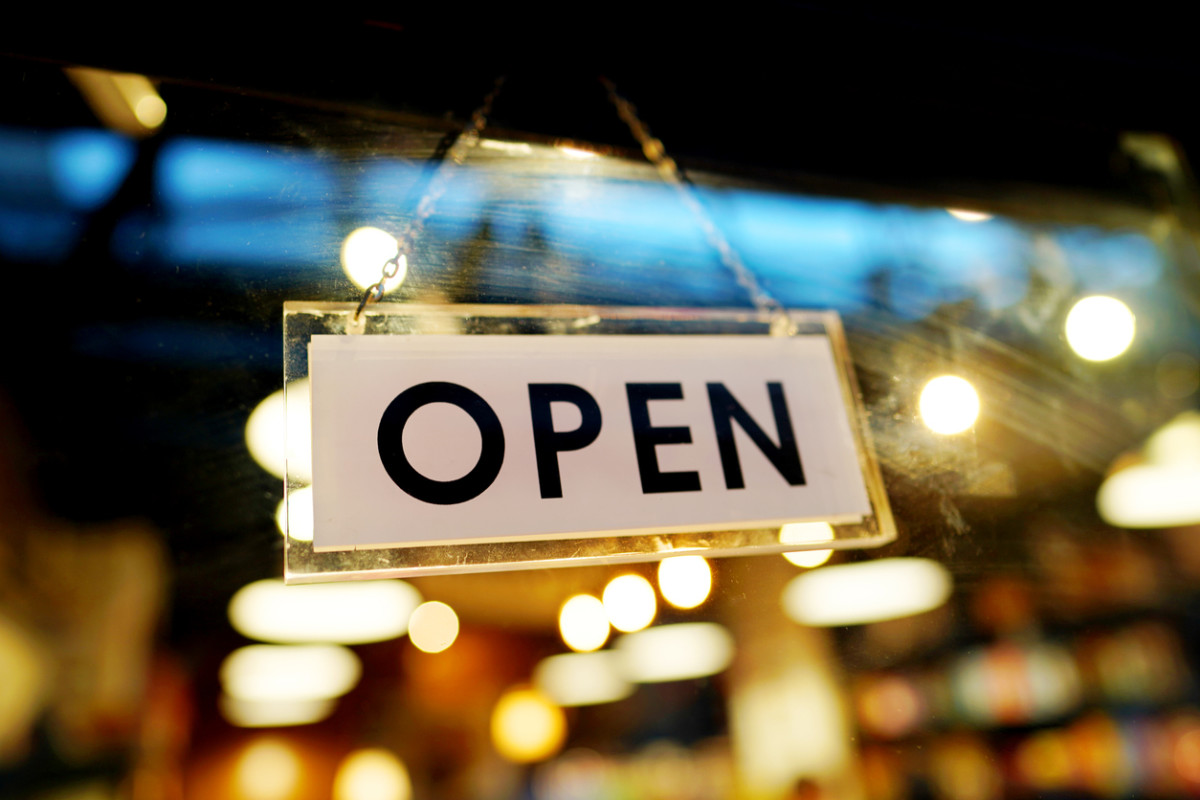 What Stores Are Open on Thanksgiving Day 2024? - Parade