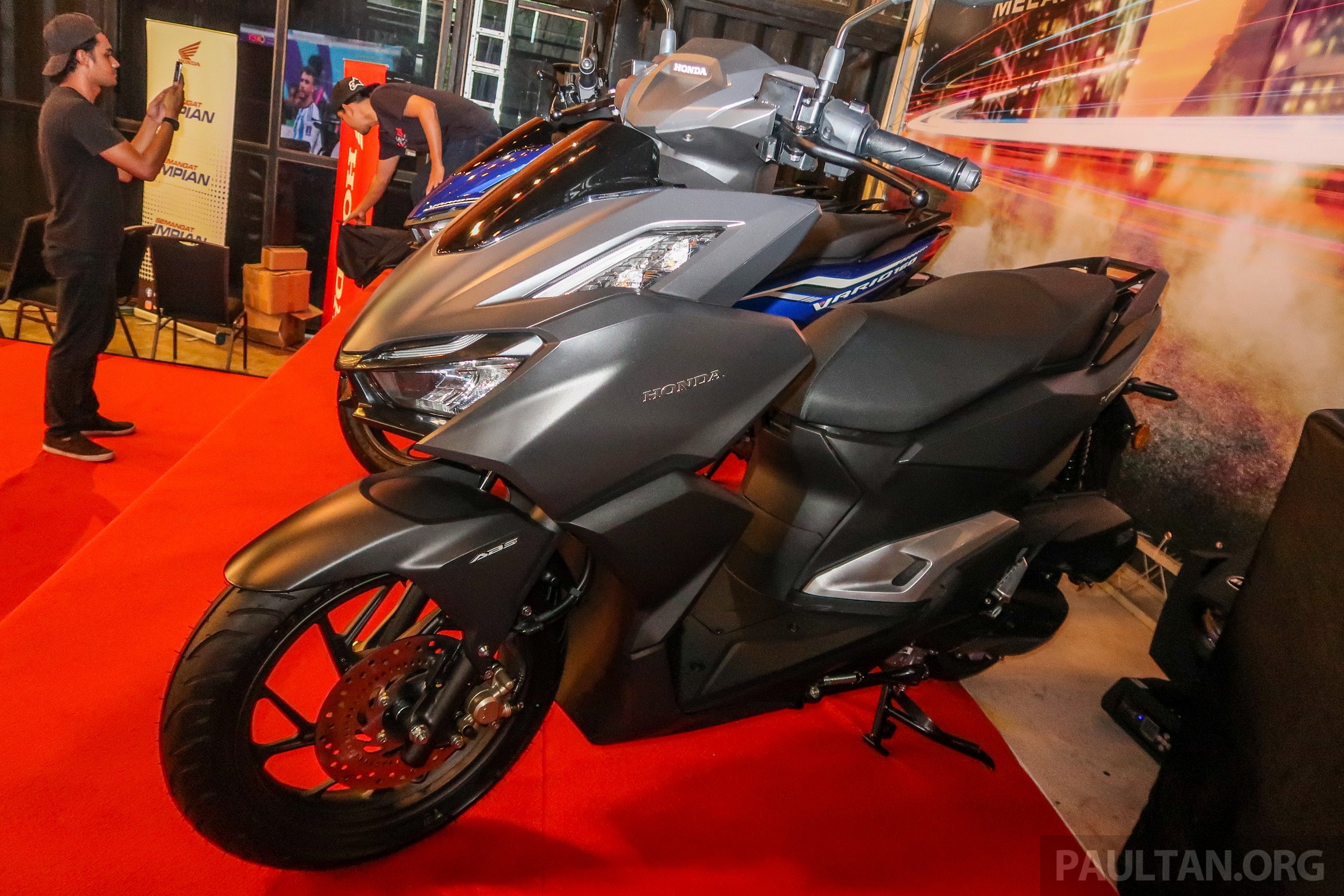 Vario 160 - Derick Rendon