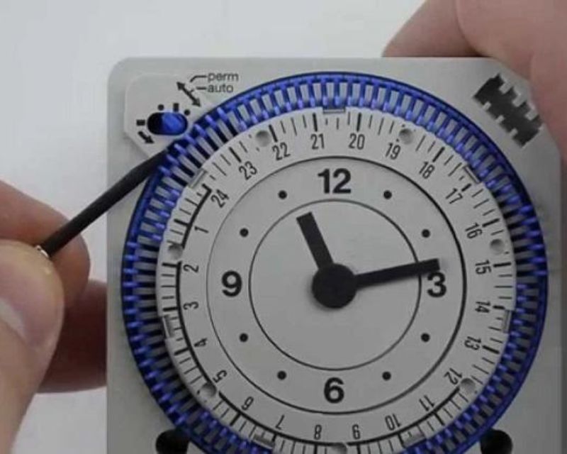Prinsip Kerja Timer TDR (Time Delay Relay), Fungsi Dan Tipenya