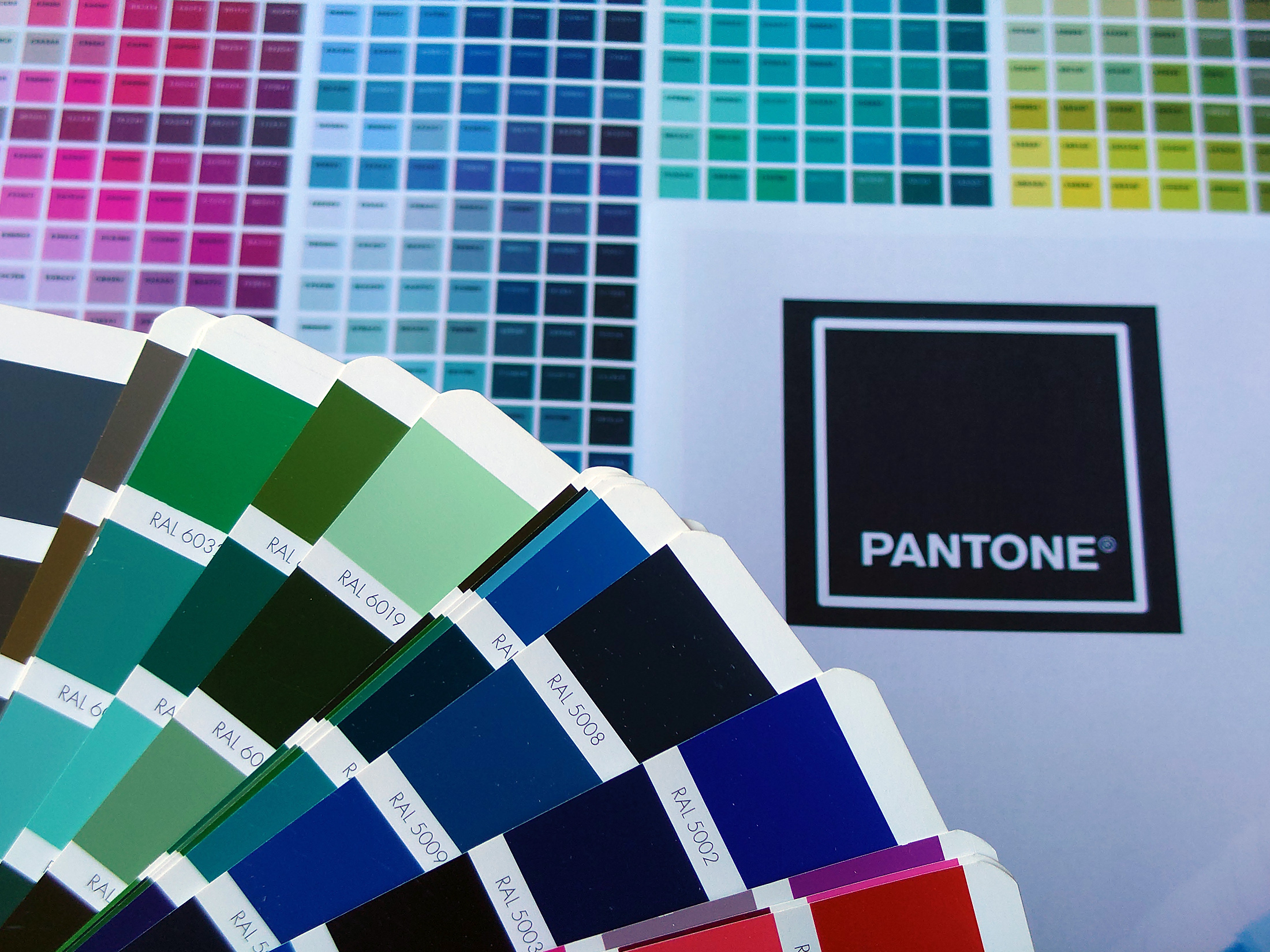 RAL 6021 To PANTONE P 156-11 C, PANTONE 8321 C, PANTONE 10304 C, PANTONE 7494 C, PANTONE 5773 U...
