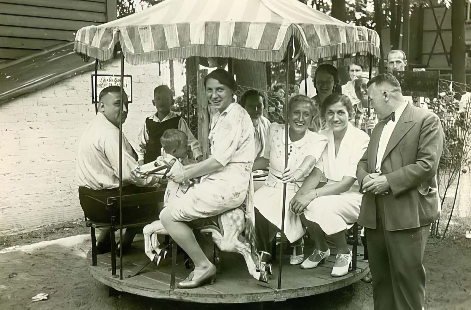&quot;vintage School Bus&quot; - Rare Historical Photos
